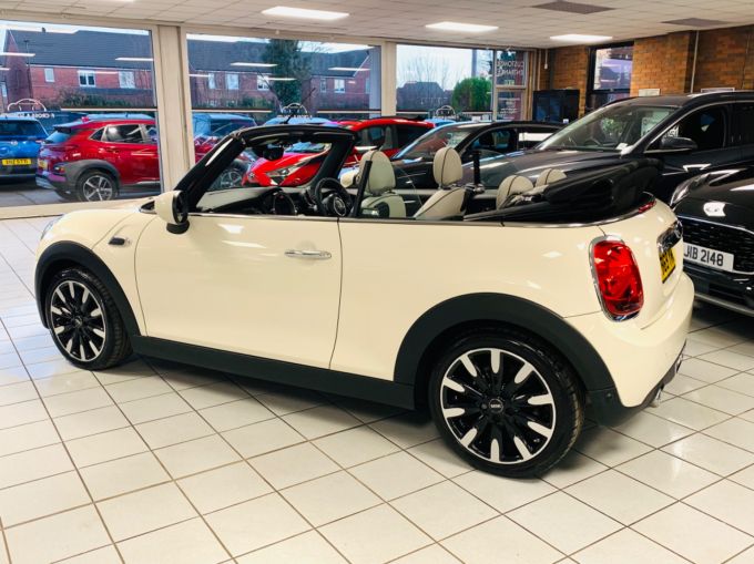 MINI CONVERTIBLE COOPER EXCLUSIVE - 5582 - 11