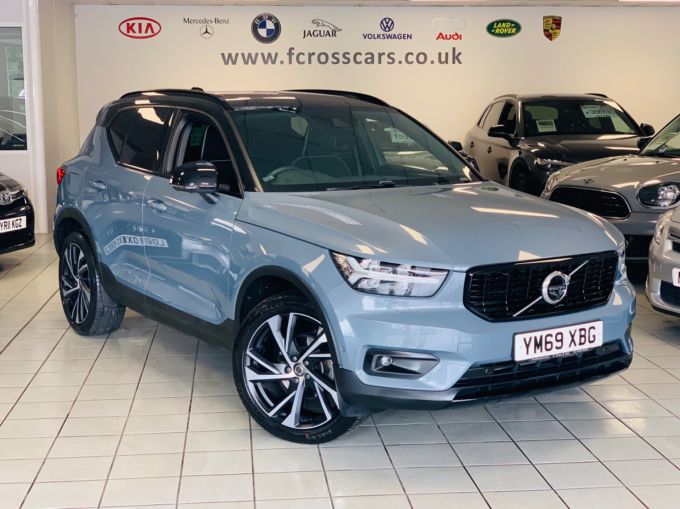 VOLVO XC40 T3 R-DESIGN PRO - 5413 - 5