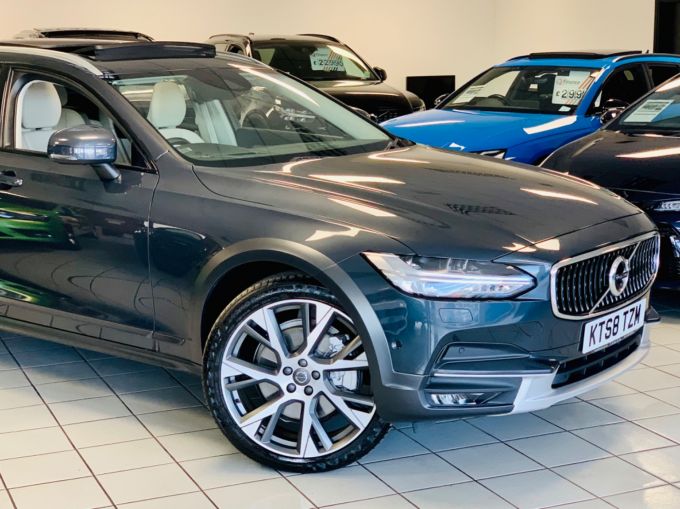 VOLVO V90 D4 CROSS COUNTRY PRO AWD - 5620 - 5