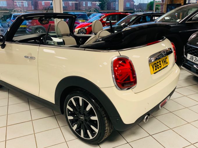 MINI CONVERTIBLE COOPER EXCLUSIVE - 5582 - 10