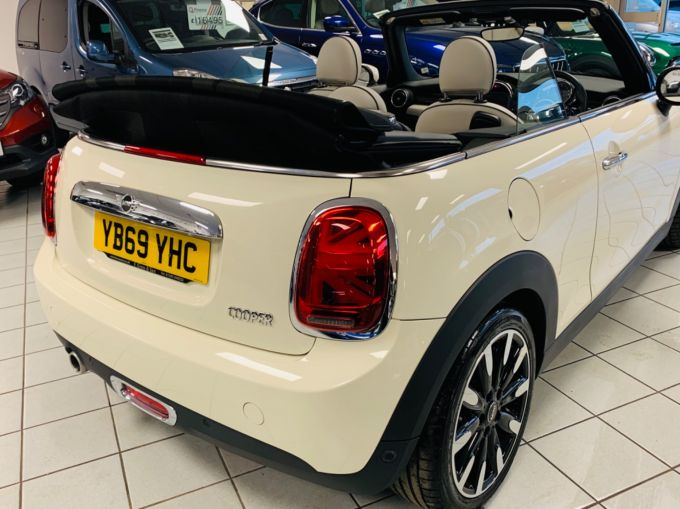 MINI CONVERTIBLE COOPER EXCLUSIVE - 5582 - 8