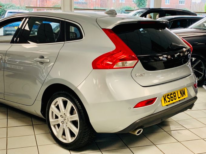 VOLVO V40 T3 INSCRIPTION - 5587 - 9