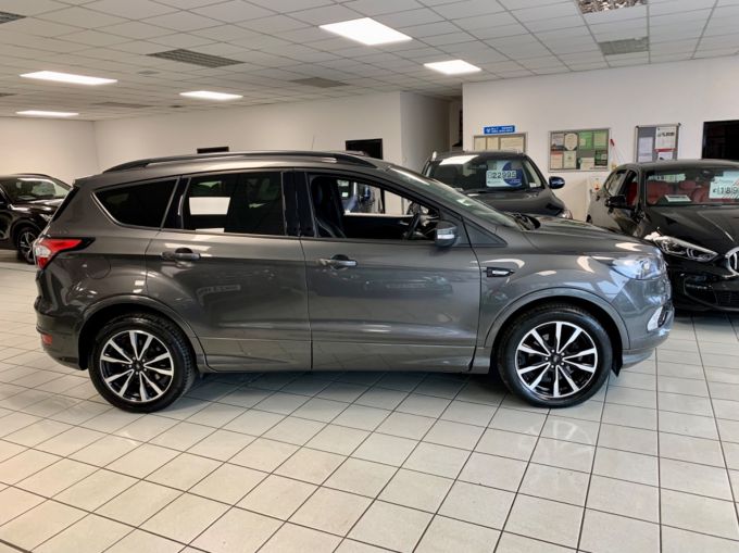 FORD KUGA ST-LINE - 5542 - 6