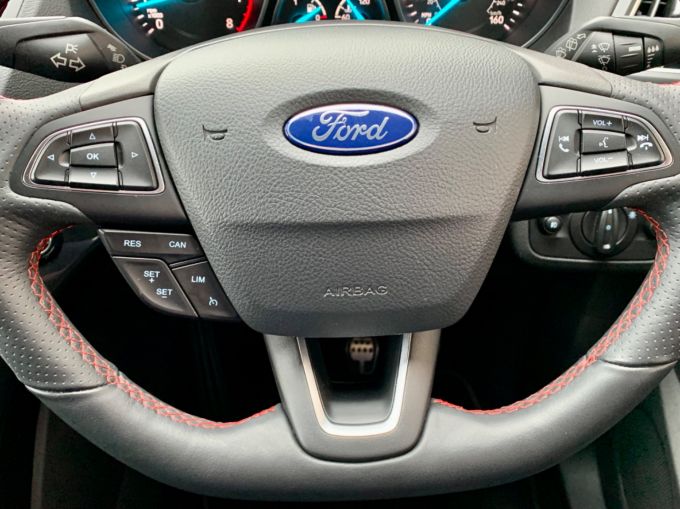 FORD KUGA ST-LINE - 5542 - 15