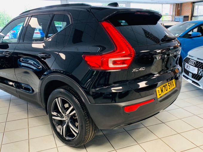 VOLVO XC40 B4 R-DESIGN MHEV - 5444 - 8