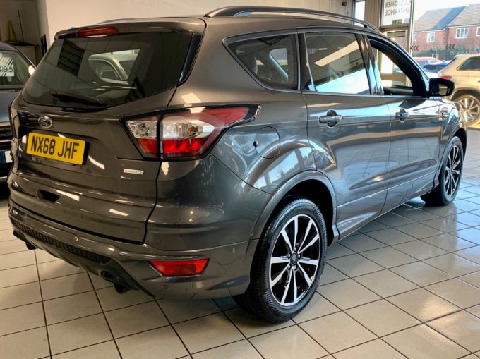 FORD KUGA ST-LINE - 5570 - 7